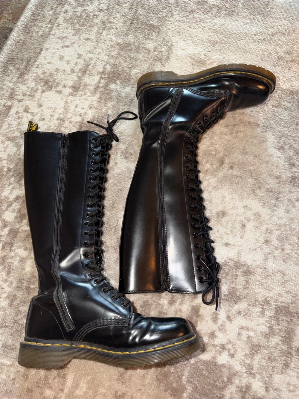 ⭐️Dr. Martens 20 Eyelet Knee high Combat Boots⭐️ - Picture 7 of 10